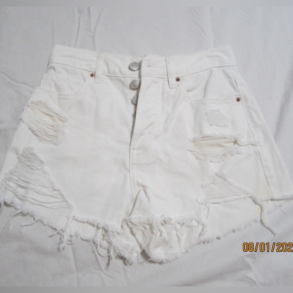 White Vintage high rise Pacsun shorts size 23 with rips!